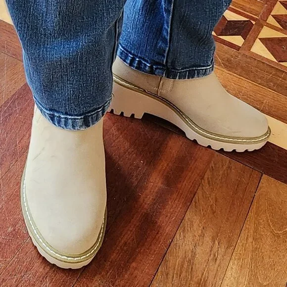 NWOT Nicole Miller New York Tan Pocas Wedge Lug Platform Chelsea Boots Size 9 - Picture 6 of 16